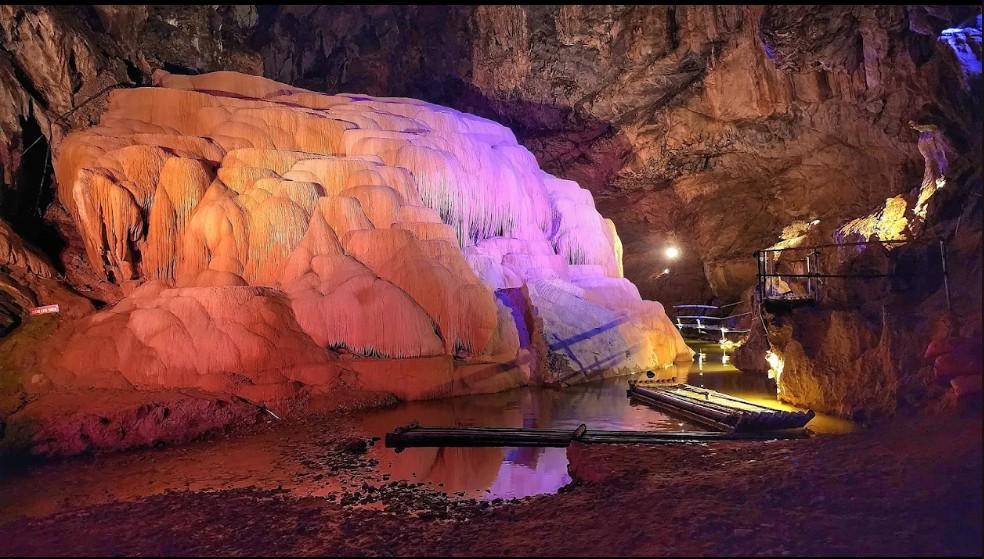 Gua Nguom Ngao di Vietnam