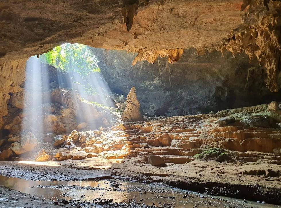 Gua Nguom Ngao di Vietnam