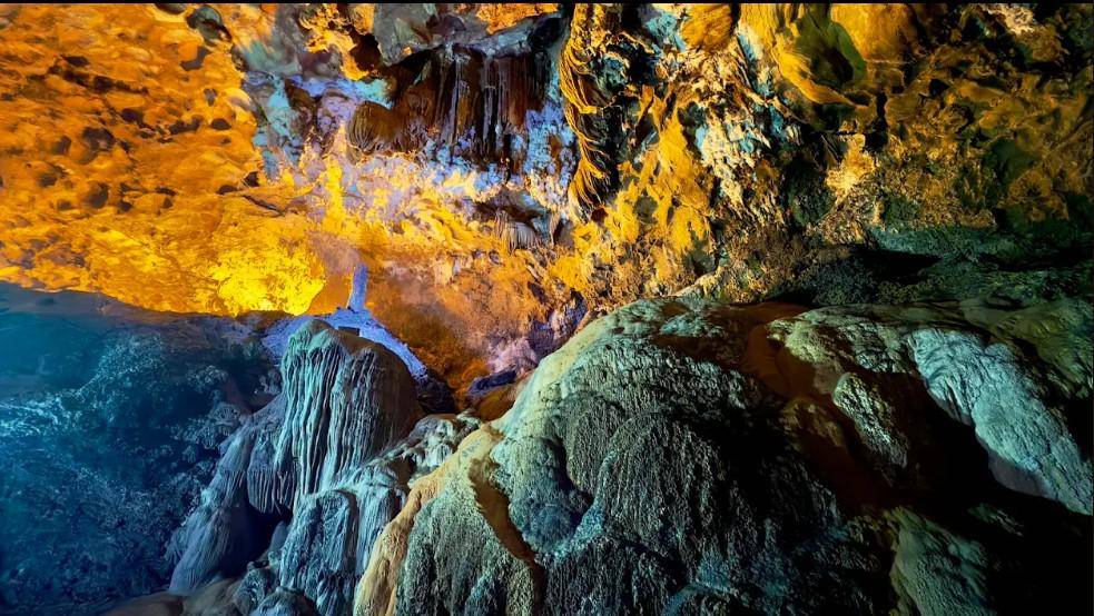 Gua Nguom Ngao di Vietnam
