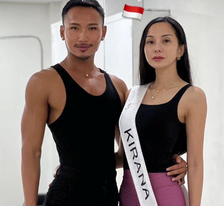 potret Kirana Larasati latihan catwalk dengan coach internasional