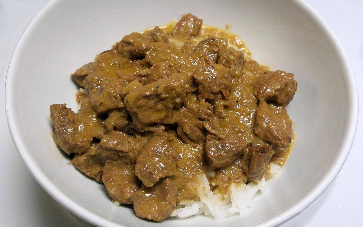 ilustrasi beef stroganoff