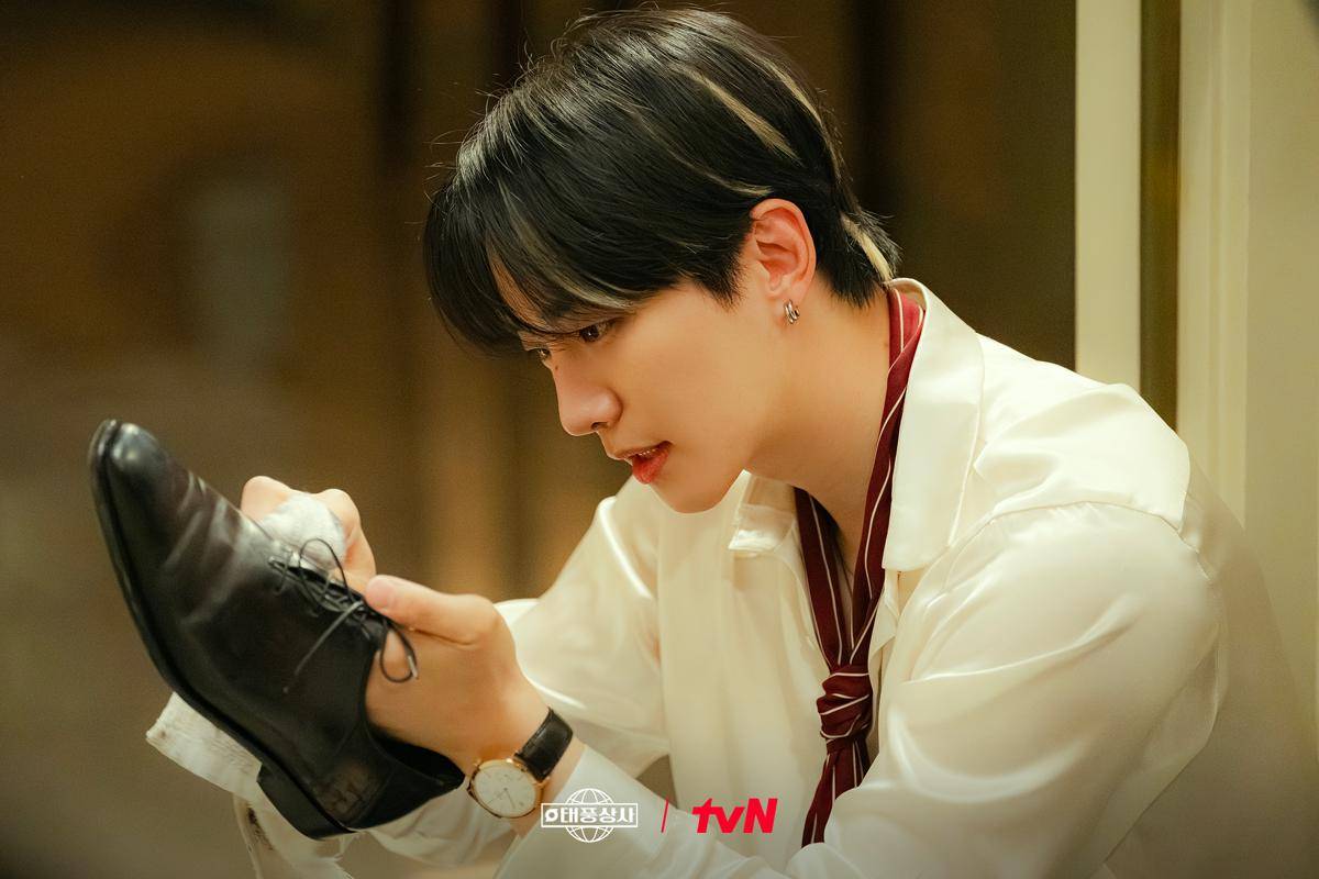 still cuts drakor Typhoon Family 