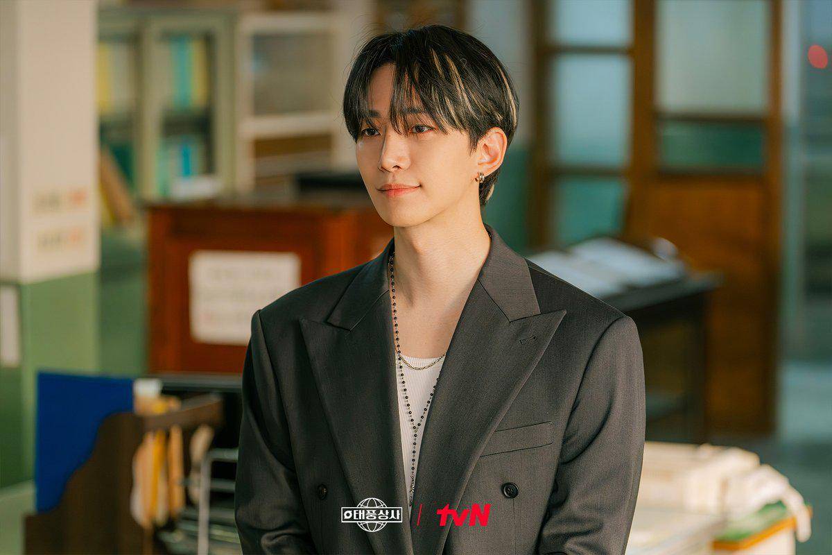 still cuts drakor Typhoon Family 