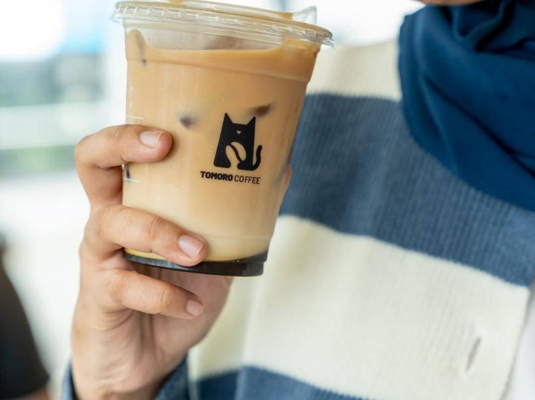 aren latte dari Tomoro Coffee