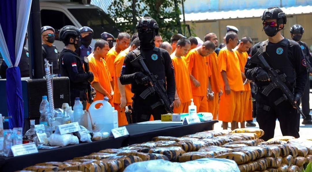 Barang bukti TPPU gembong narkoba asal Sumsel saat dirilis BNN. (Dok. BNN RI)