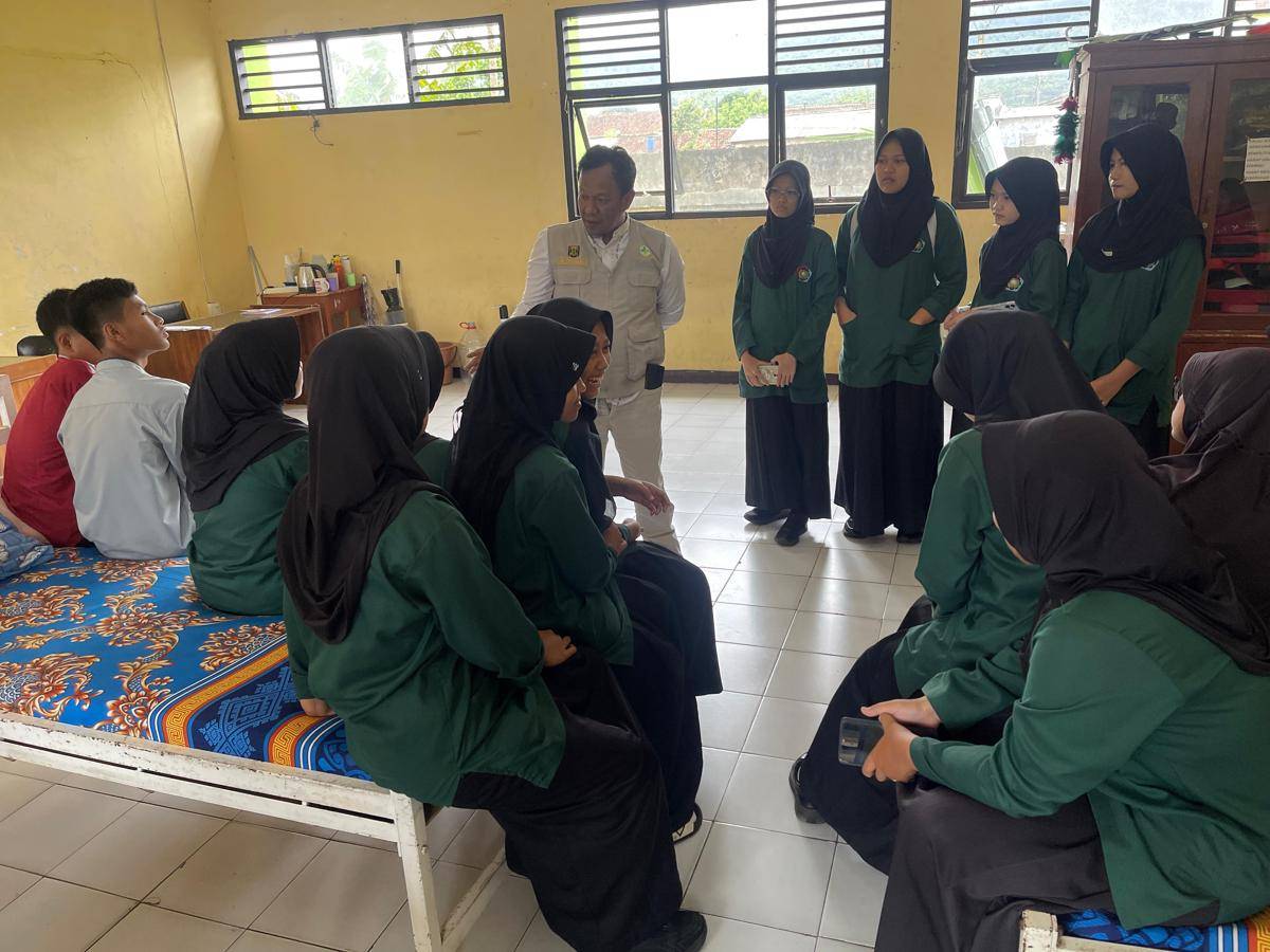 Siswa diduga keracunan makan bergizi gratis di Sukabumi (IDN Times/Istimewa)