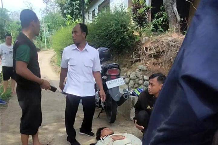 Dua sepeda motor dan mobil pikap terlibat kecelakaan beruntun di Jalan Raya Ngawi–Ngrambe, tepatnya di Desa Wakah, Kecamatan Ngrambe. IDN Times/Istimewa.