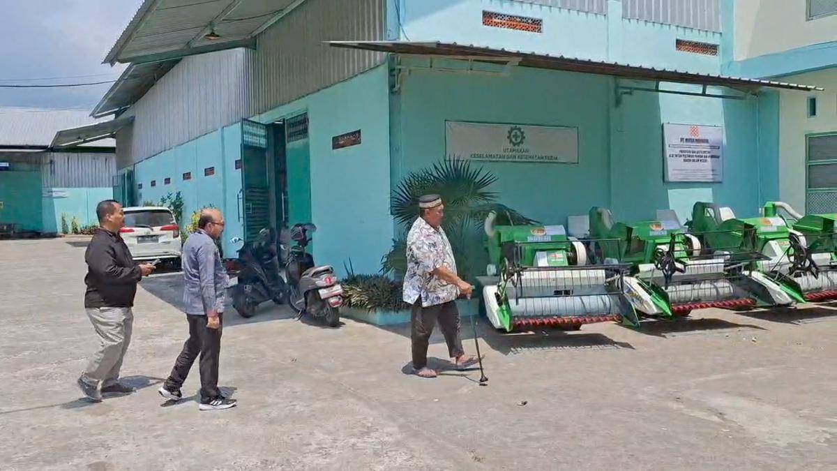 Mesin pertanian buatan lokal ini diserahkan ke Kantor Pelayanan Pajak Pratama (KPP) Ponorogo. IDN Times/Riyanto.
