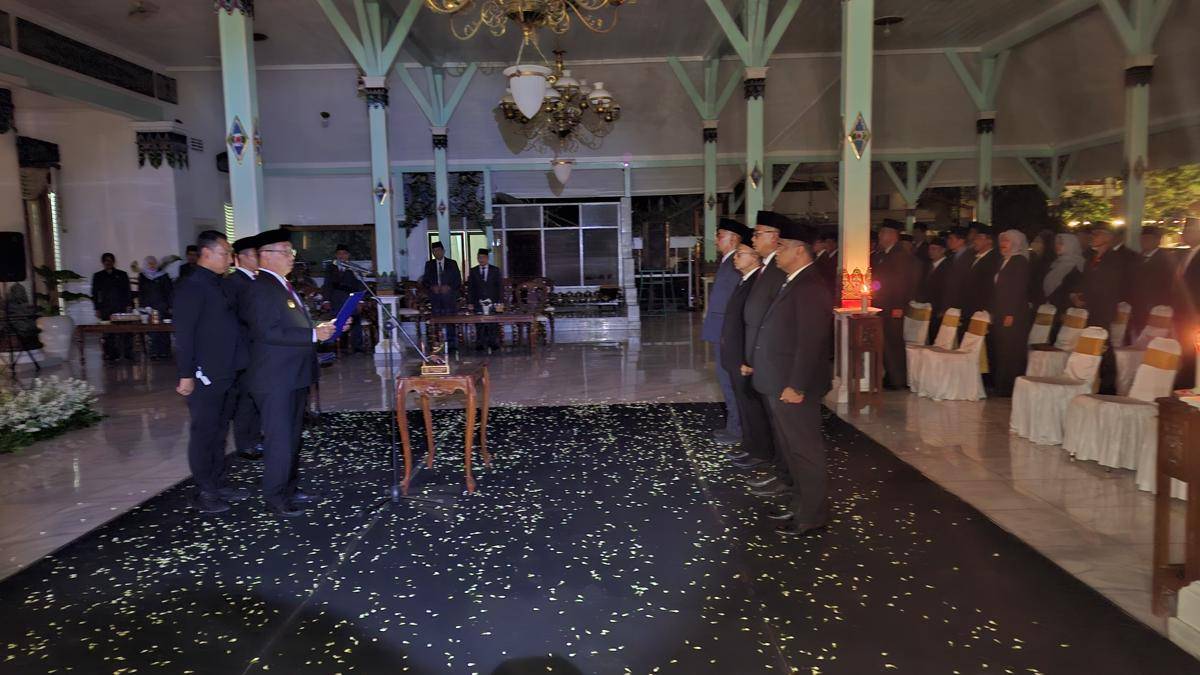 Dua lilin iringi pelantikan 4 pejabat eselon II oleh bupati Madiun. IDN Times/Istimewa.