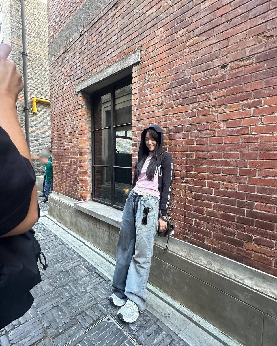outfit streetwear ala Roh Yoon Seo (instagram.com/rohyoonseo)