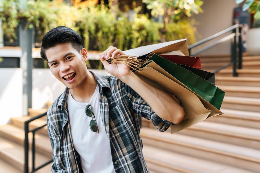 ilustrasi belanja saat ada promo (freepik.com/jcomp)