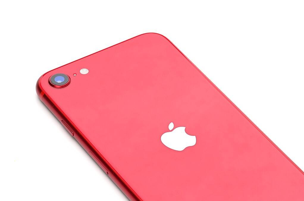 ilustrasi iPhone SE 