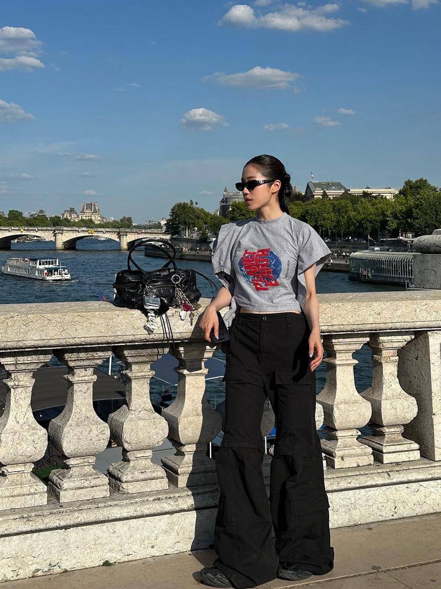 outfit streetwear ala Roh Yoon Seo (instagram.com/rohyoonseo)