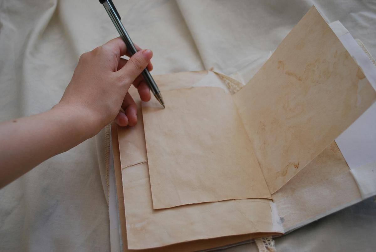 ilustrasi membuat scrapbook 
