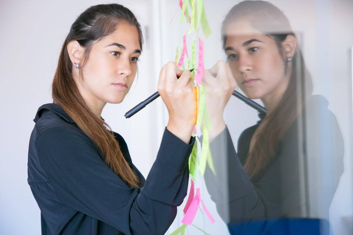 ilustrasi fokus pada proses (freepik.com/pch.vector)