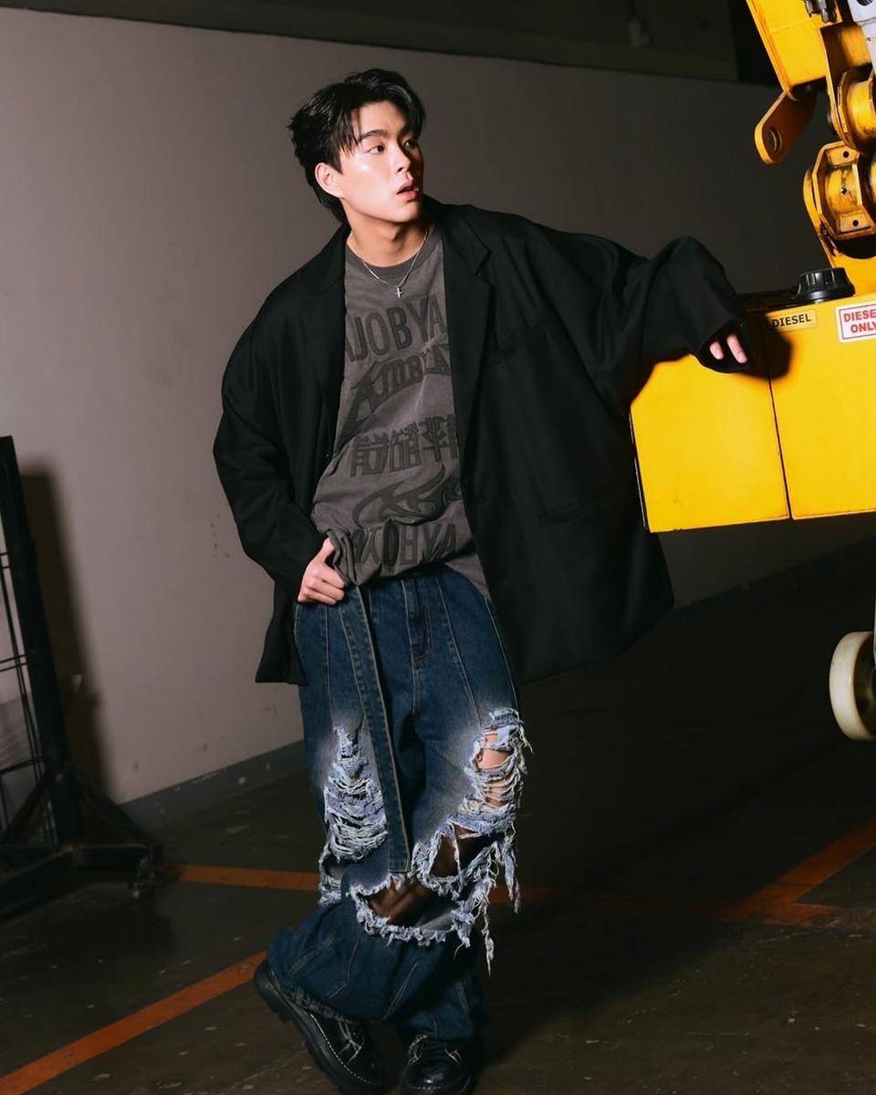 OOTD Kasual Kin Thanachai (instagram.com/kinn_ts)