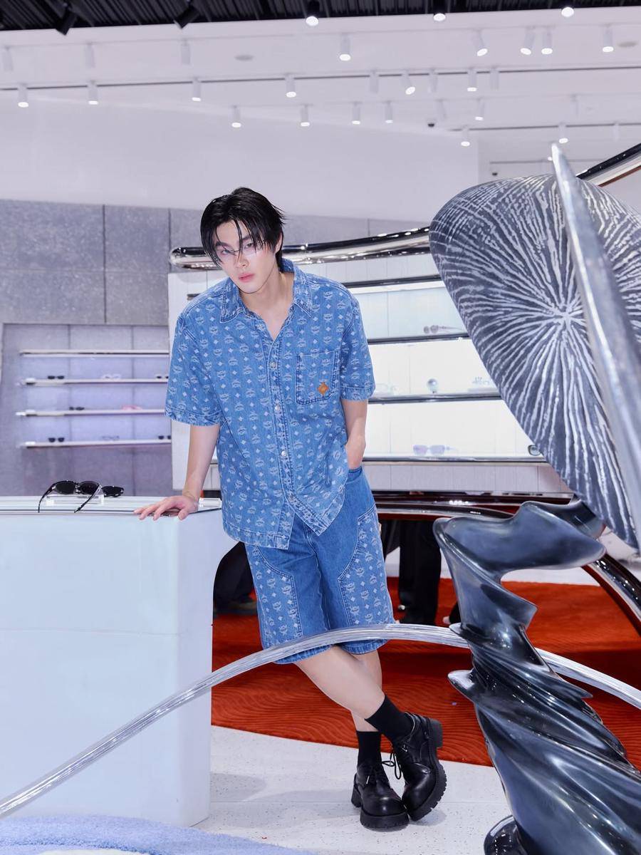 OOTD Kasual Kin Thanachai (instagram.com/kinn_ts)