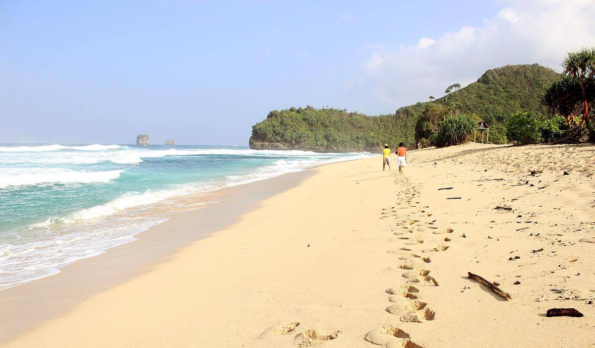 potret pantai Mustika Banyuwangi (commons.m.wikimedia.org/Eveline Tania Mustika)