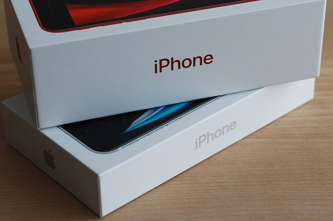 ilustrasi iPhone SE 