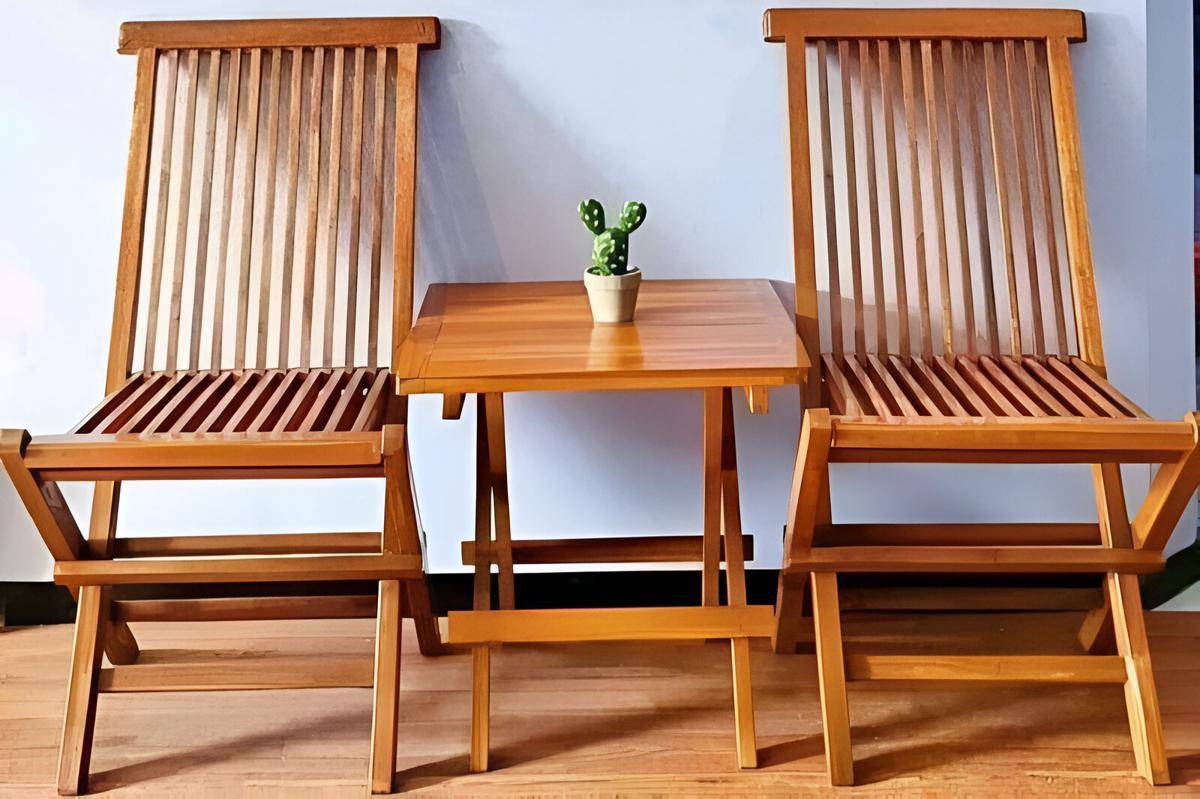 Ilustrasi kursi kayu lipat (shopee.co.id/Abu Yahya Furniture)