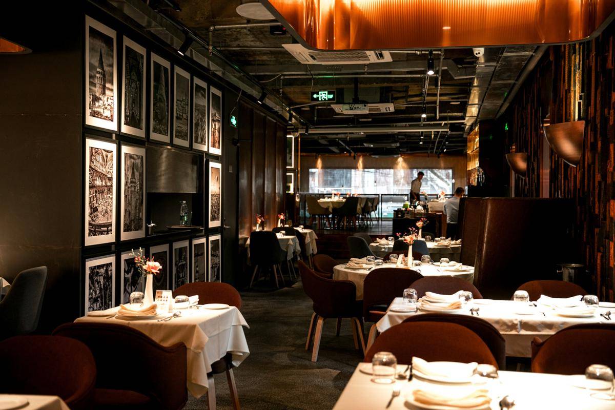 ilustrasi restoran (unsplash.com/Igor Rand)