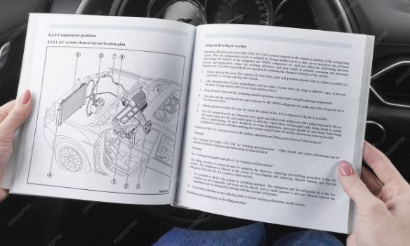 ilustrasi membaca buku panduan 