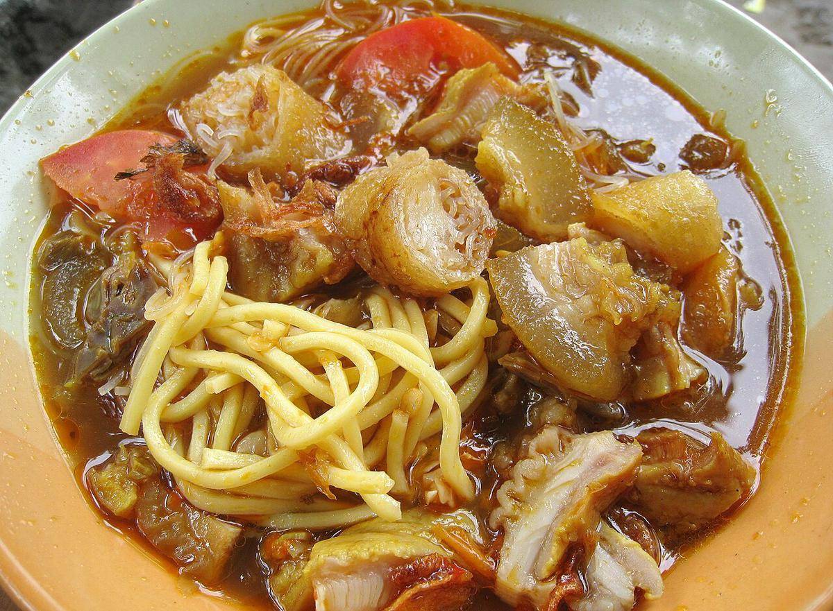 ilustrasi soto mie (commons.m.wikimedia.org/Gunawan Kartapranata)