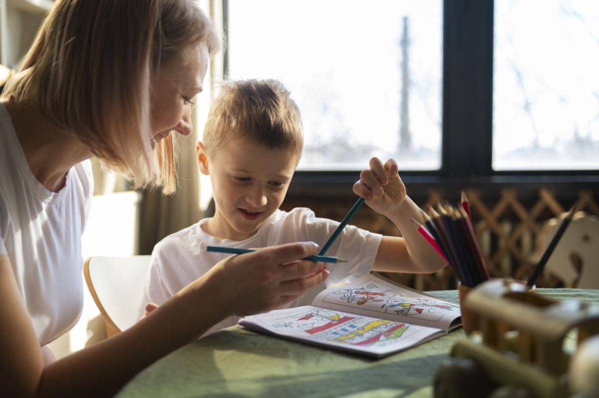 potret ibu dan anak (freepik.com/freepik)