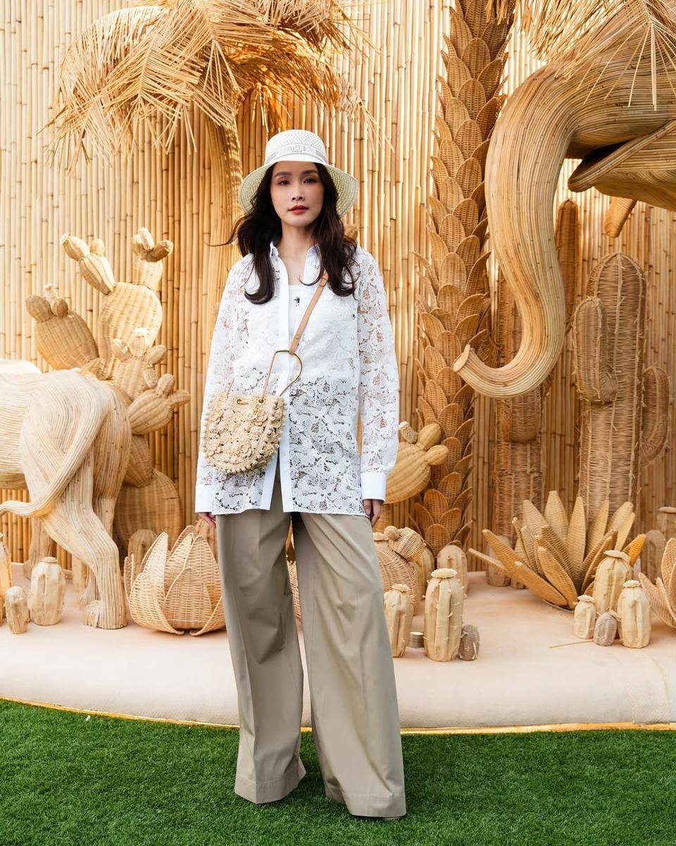 potret ide OOTD kasual elegan yang feminin ala Scha Alyahya (instagram.com/schaalyahya)