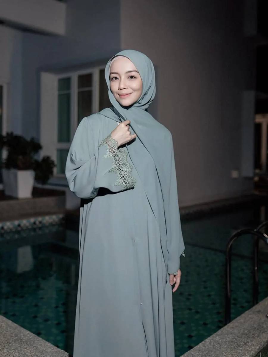 potret ide OOTD hijab yang anggun ala Mira Filzah (instagram.com/mfmirafilzah)