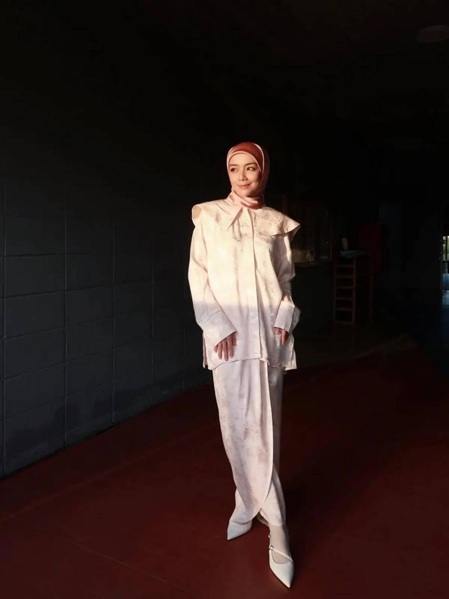 potret ide OOTD hijab yang stylish ala Mira Filzah (instagram.com/mfmirafilzah)