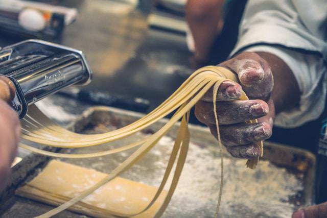 ilustrasi adonan pasta (unsplash.com/Jorge Zapata)