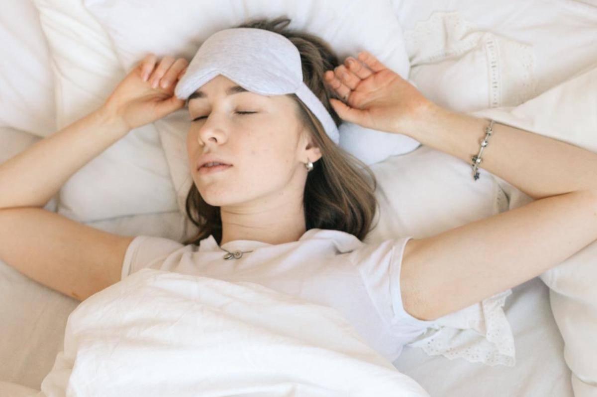 Ilustrasi cara menangani overthinking sebelum kamu tidur. (pexels.com/Hanna Pad)