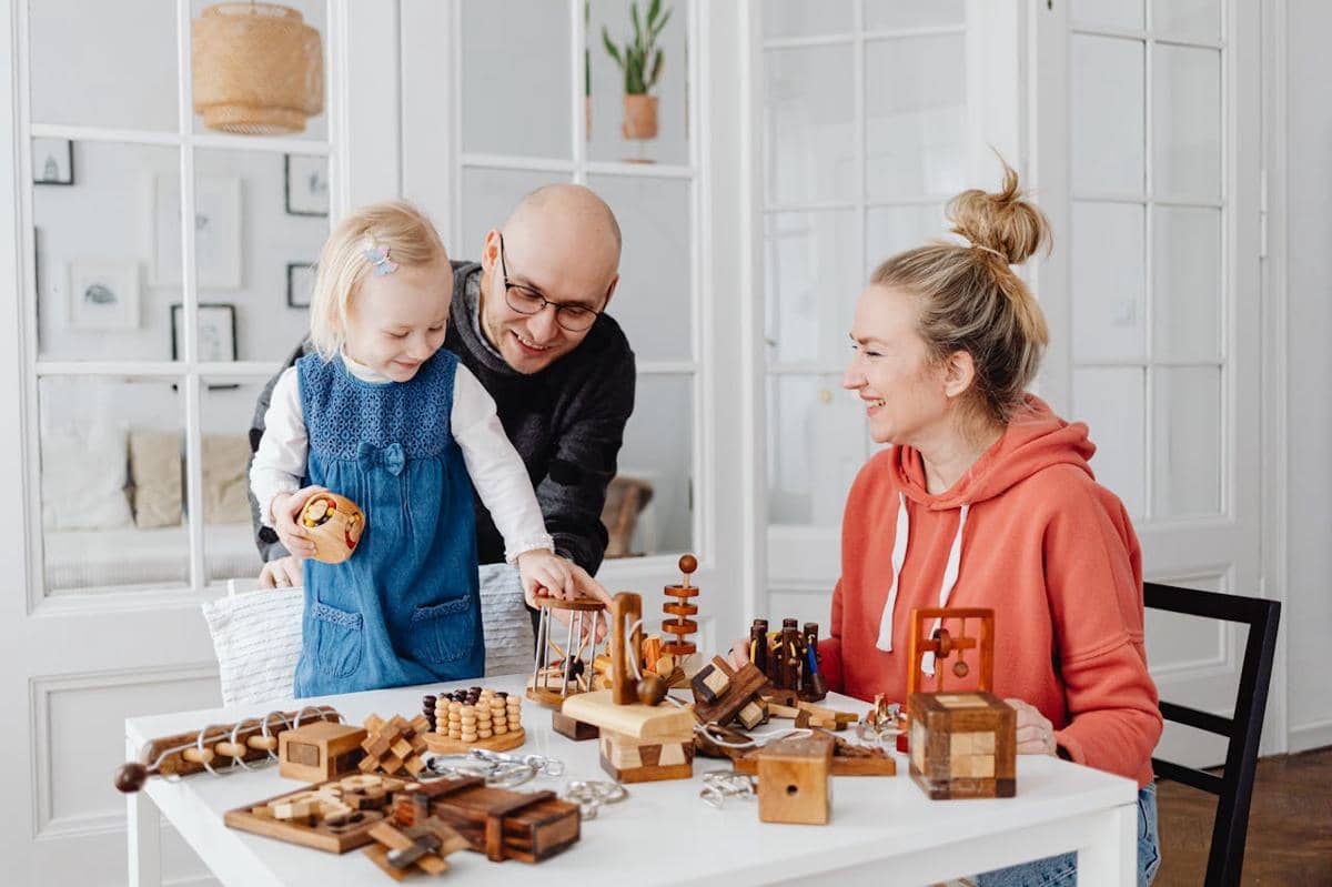 ilustrasi bermain bersama orang tua (pexels.com/Kaboompics.com)