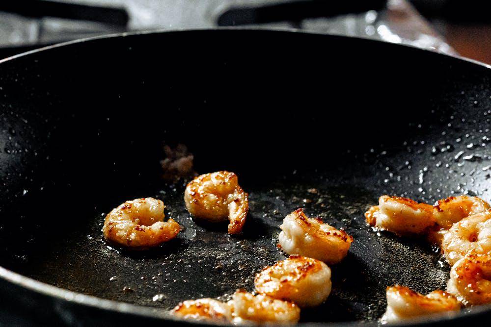 ilustrasi memasak udang 