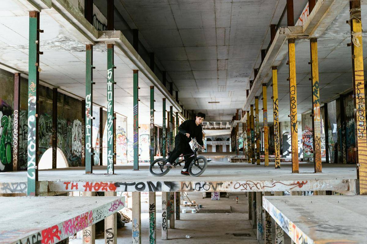 ilustrasi urban exploration (pexels.com/Tima Miroshnichenko)