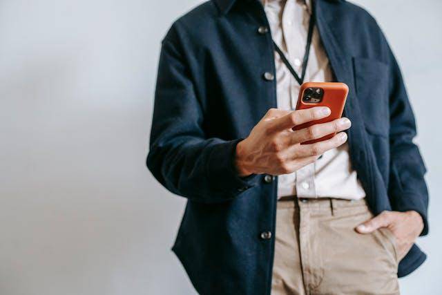 ilustrasi fashion item untuk smartphone besar (pexels.com/Zen Chung) 