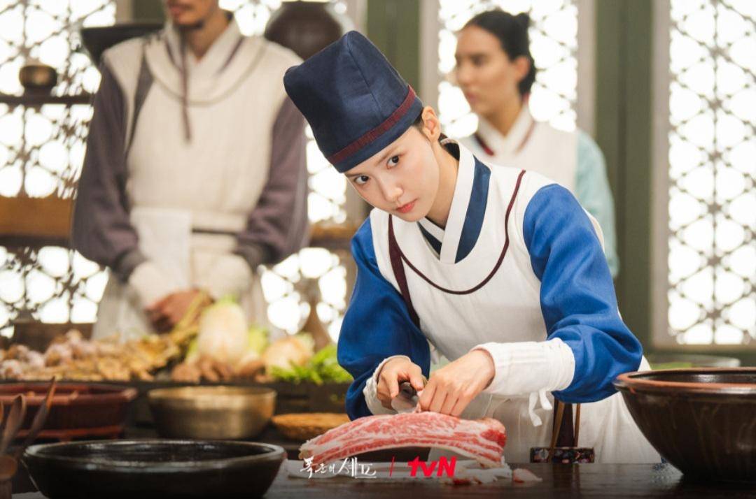 Cuplikan drakor Bon Appétit, Your Majesty (doktvN/Bon Appétit, Your Majesty)