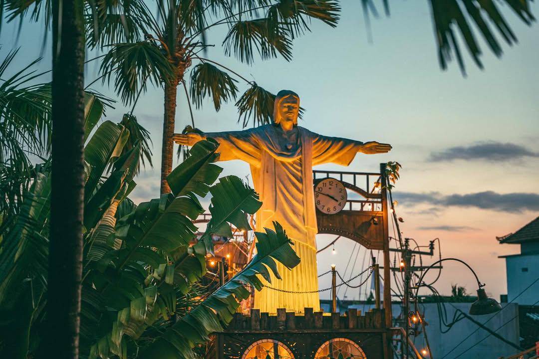 patung di La Favela (instagram.com/lafavelabali_)