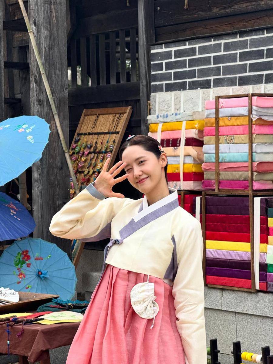 di balik layar Bon Appetit, Your Majesty (instagram.com/yoona_lim)
