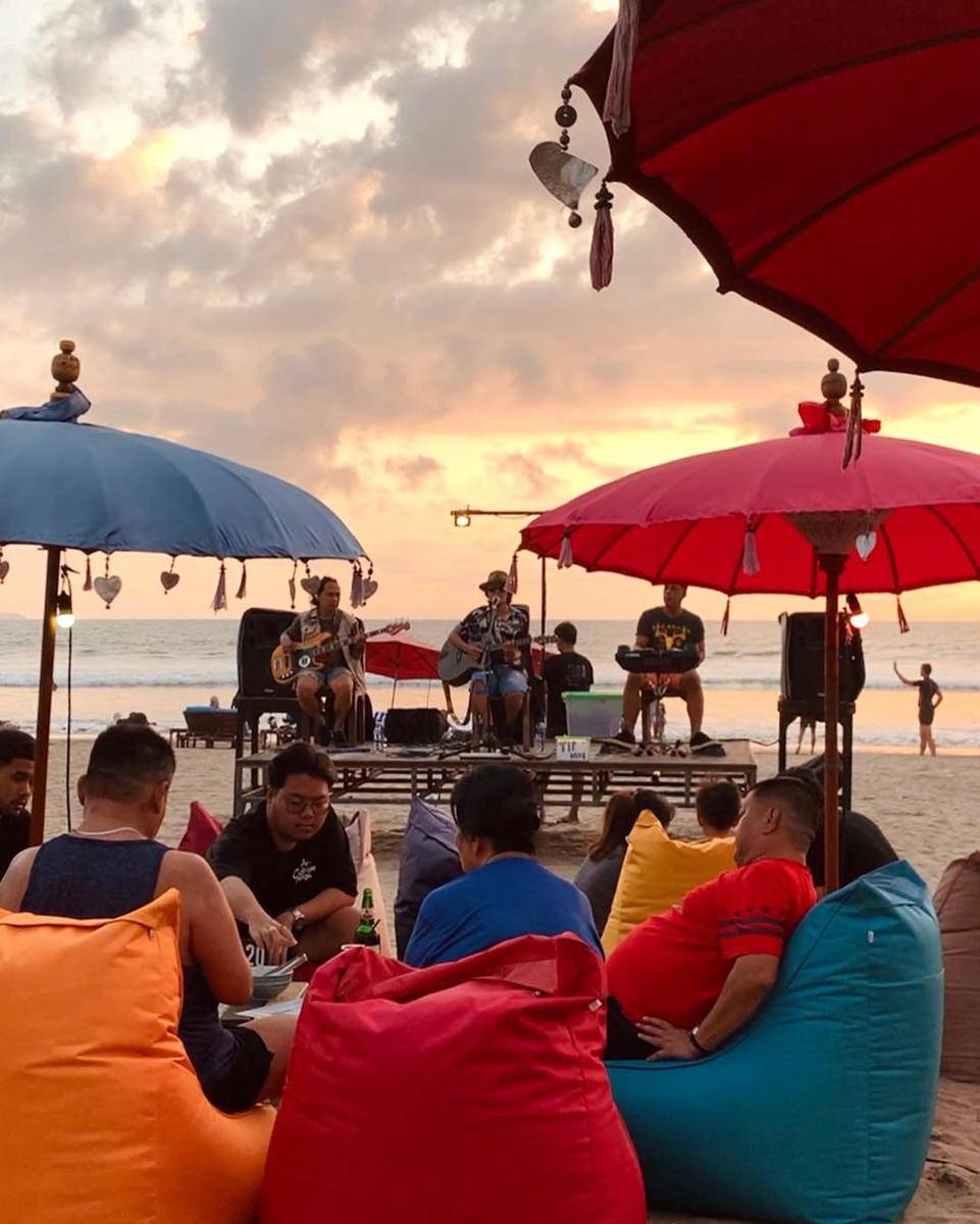 The Sand Beach Bar (instagram.com/thesandbeachbar66)