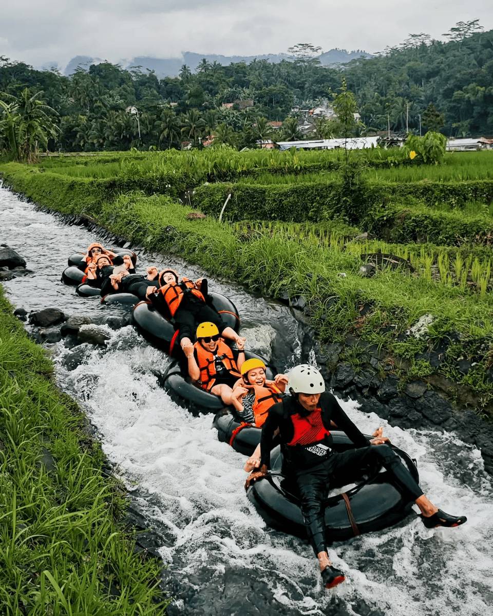 river tubing di Panembangan (instagram.com/sukan_rivertubing)