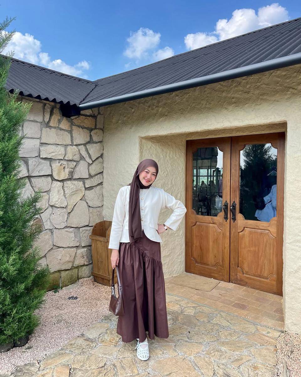 Outfit liburan ala Adinda Valda