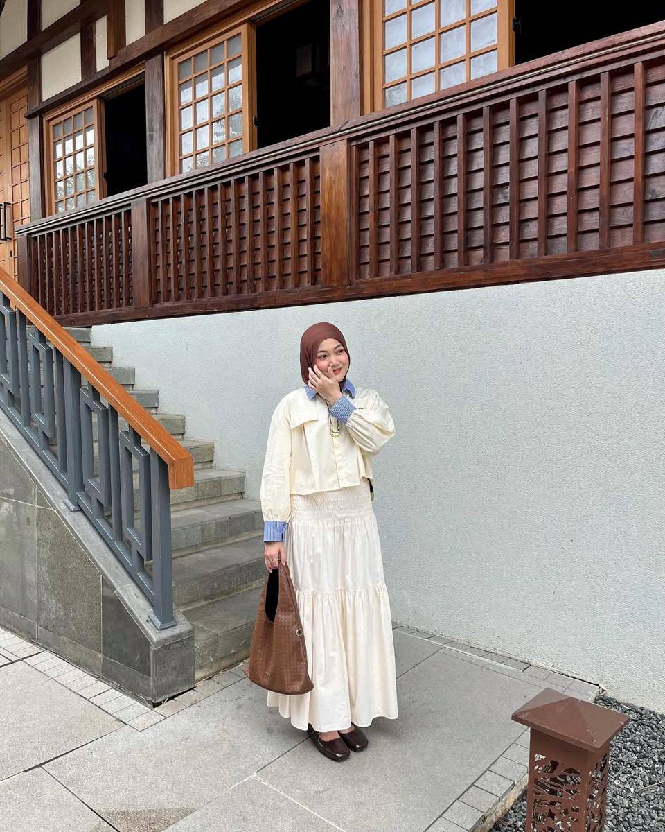 potret mix and match liburan ala Adinda Valda 