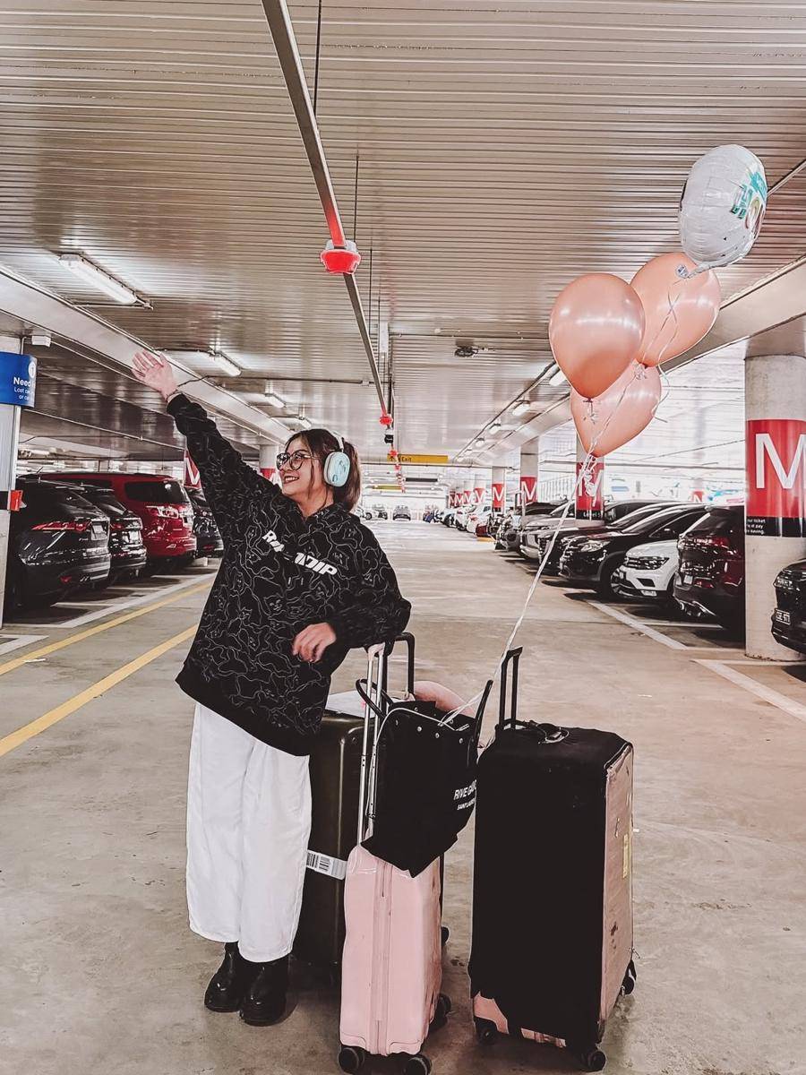 Awkarin perjalanan dari Jakarta ke Melbourne