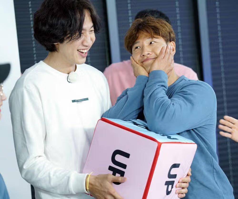 Lee Kwang Soo dan Kim Jong Kook (instagram.com/masijacoke850714 | instagram.com/kjk76)