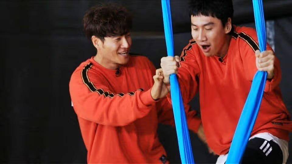 Lee Kwang Soo dan Kim Jong Kook (instagram.com/masijacoke850714 | instagram.com/kjk76)