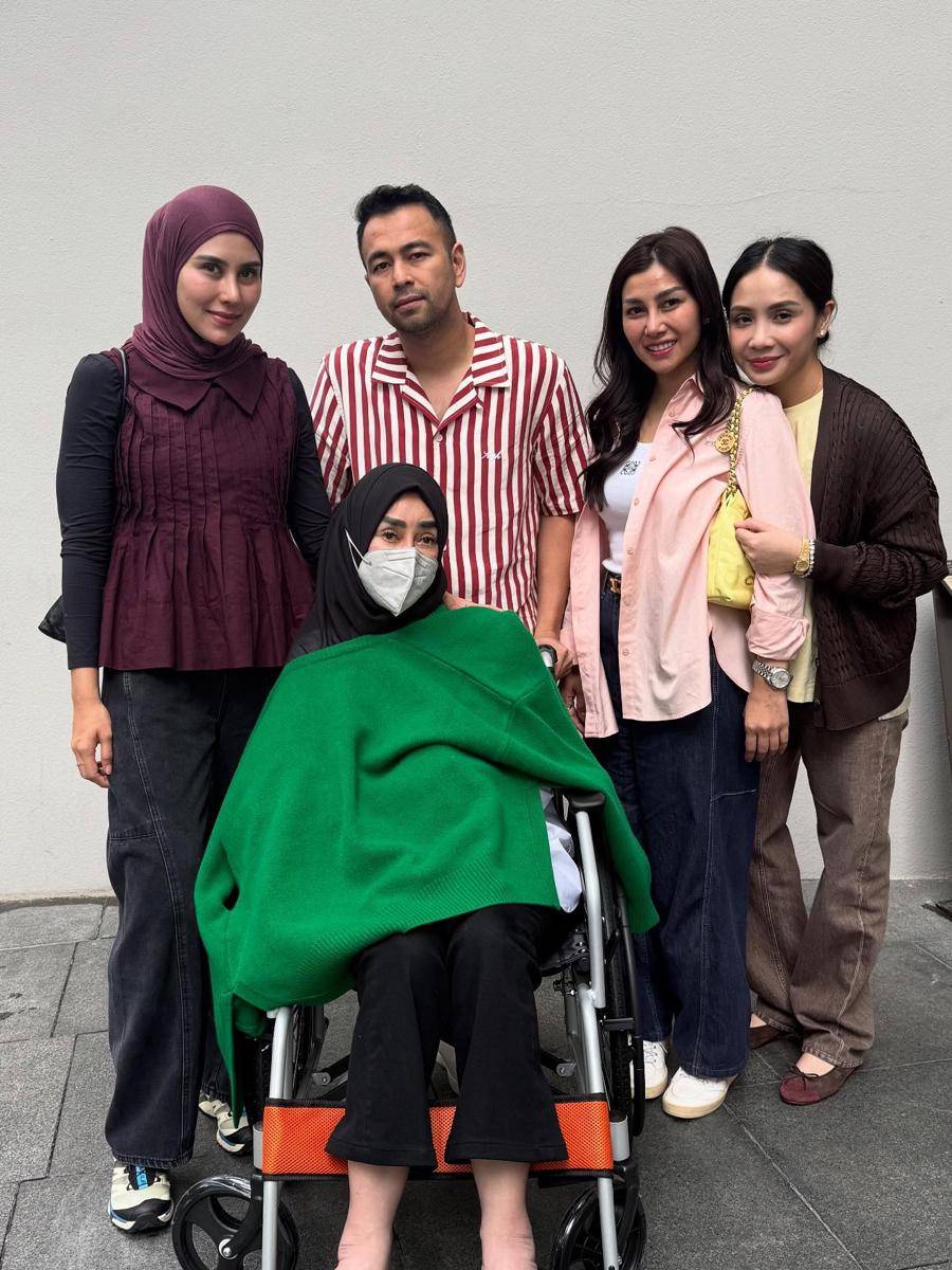Potret kepulangan Amy Qanita sehabis dirawat di Rumah Sakit di Singapura