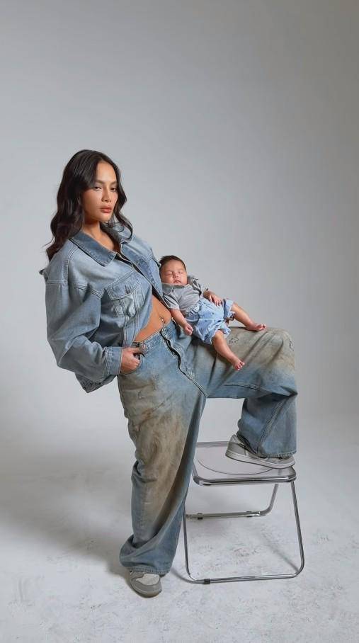 Potret Erika Carlina bareng DJ Bravy dan Baby Andrew