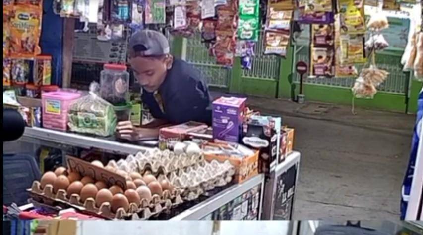 Pencuri warung kelontong di Kota Makassar terekam CCTV/istimewa